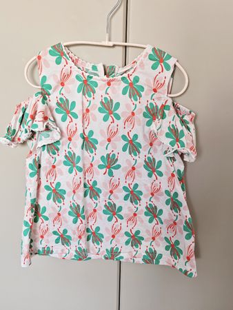 Sommerliches Mädchen T-Shirt mit Blumen, Grösse 104