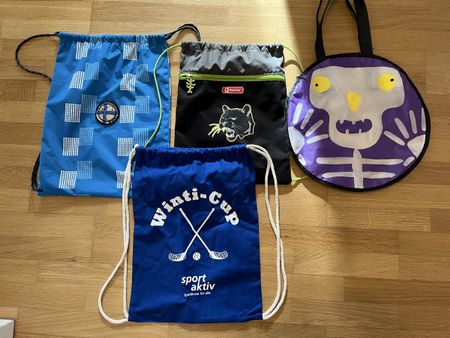 4 Turnbeutel und 1 Halloween Beutel