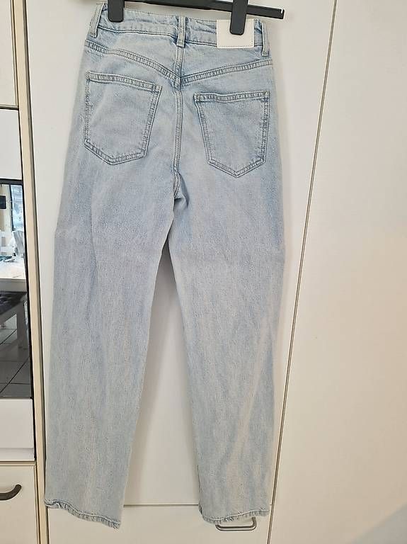 Pantaloni: Highwaist straight Grösse 32 / 152 – Usato da Olten venduto da mel_8vjv 1
