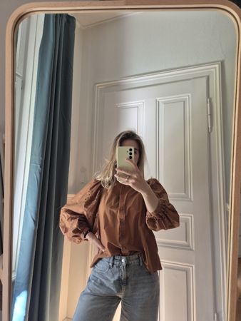 Bluse mit Lochmuster braun