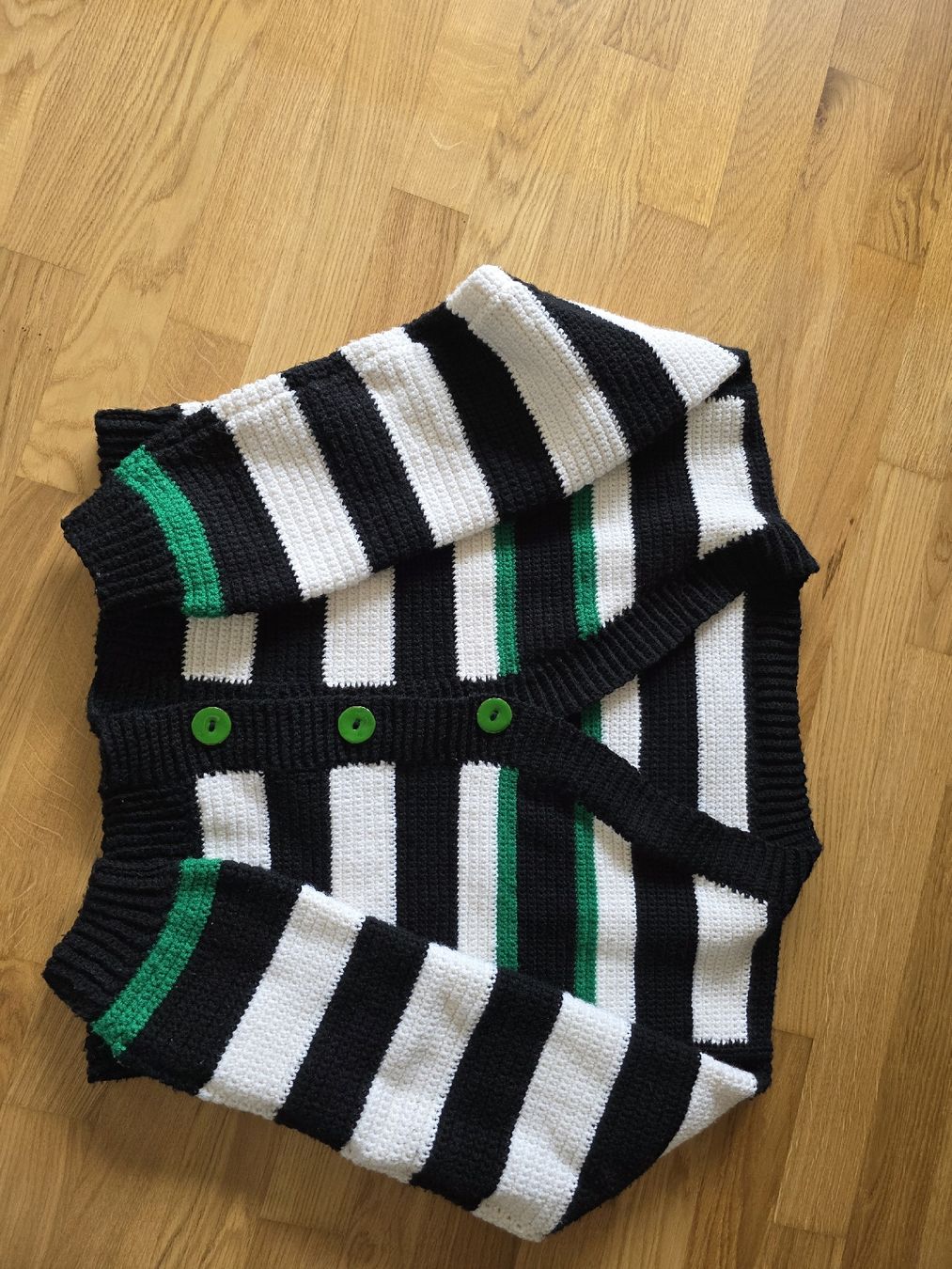 Jacken: selbstgehäckelte Jacke – Gebraucht aus Solothurn von leo_8kdh 1