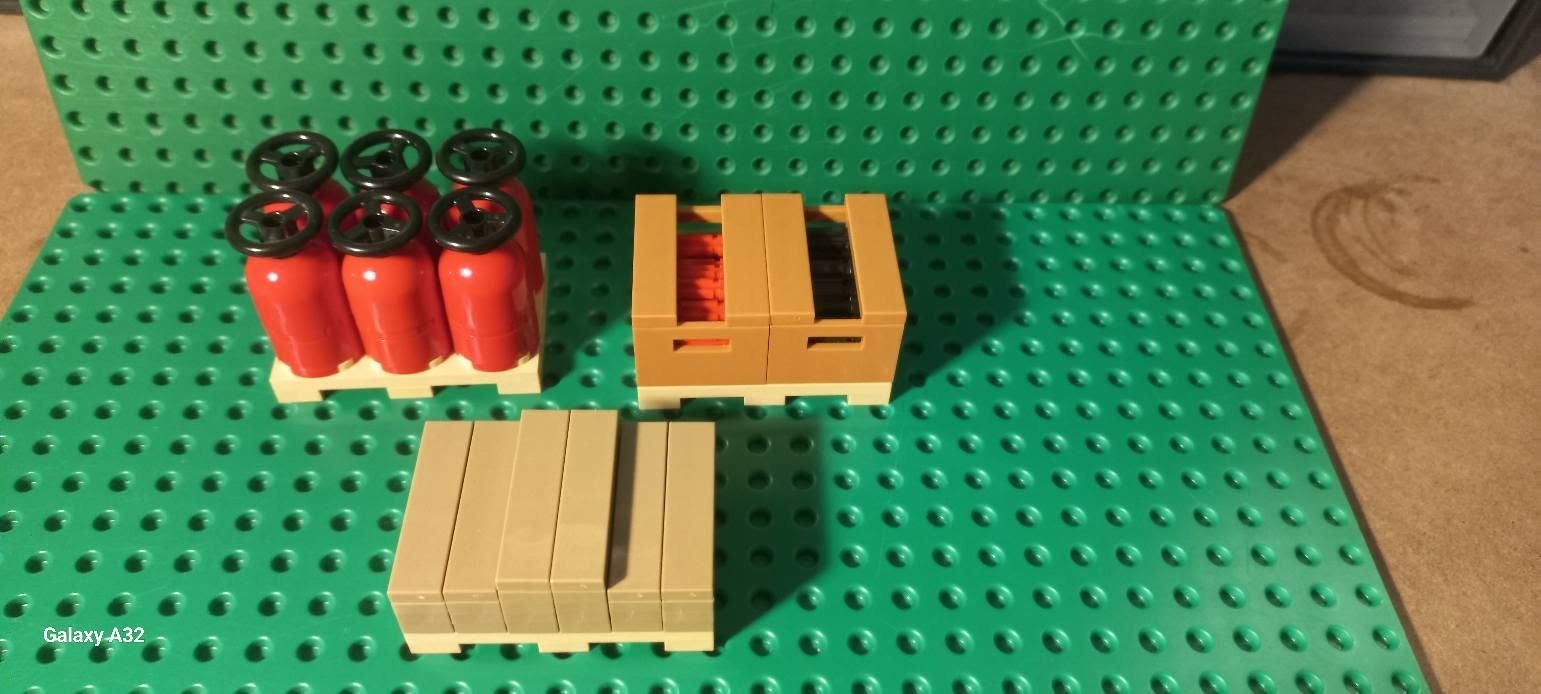 Lego Spielzeuge: Ensemble de palettes et transpalettes Lego – Gebraucht aus La tour de treme von Legocreation82 2