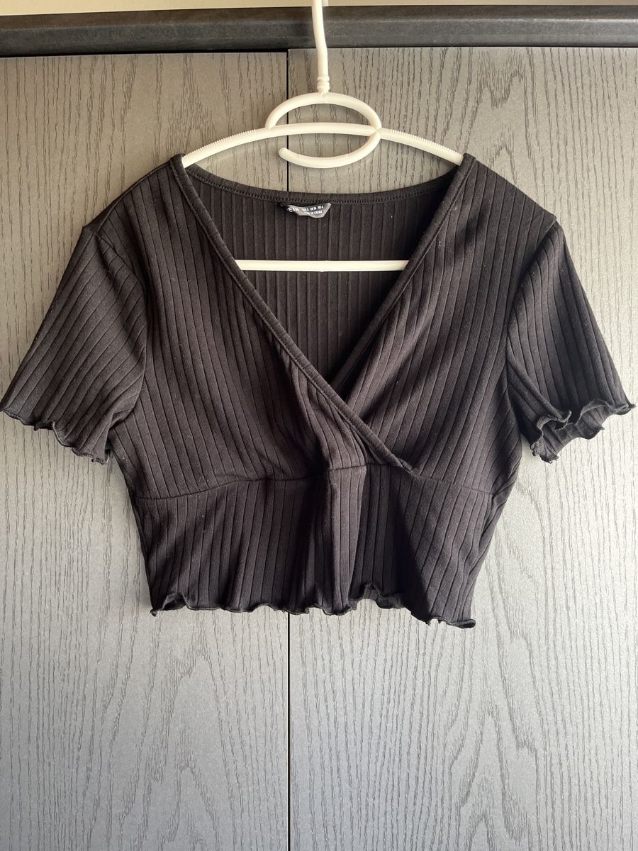 Shein T-shirt: T-shirt noir effet croisé – Usato da Le Locle venduto da Ophelhugy