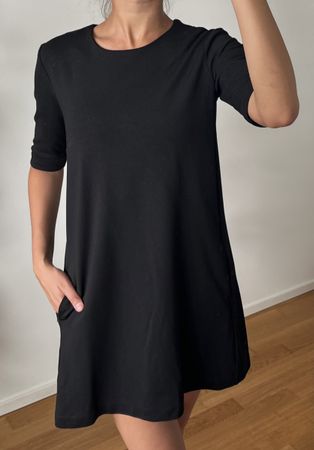 Luftiges Kleid mit Tasche