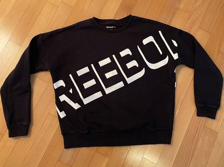 Reebok sweater size M