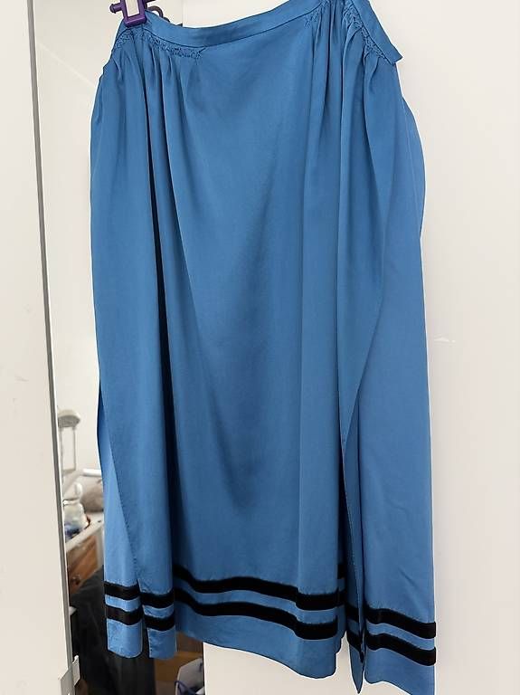 Vestiti:  Zürcher Tracht – Usato da Riehen venduto da Rodiba 2