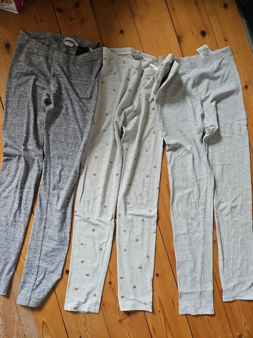 Strümpfe & Strumpfhosen: 3 leggings 140 H&M – Gebraucht aus Rifferswil von fle_5nqr