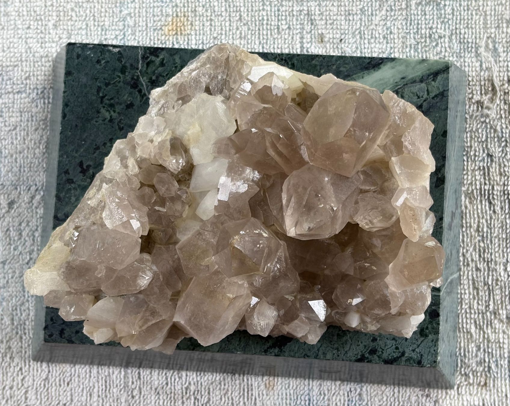 Minerali & Pietre curative: MINERAL AUF MARMORSOCKEL – Usato da Ostermundigen venduto da crazy-horse-1840 1