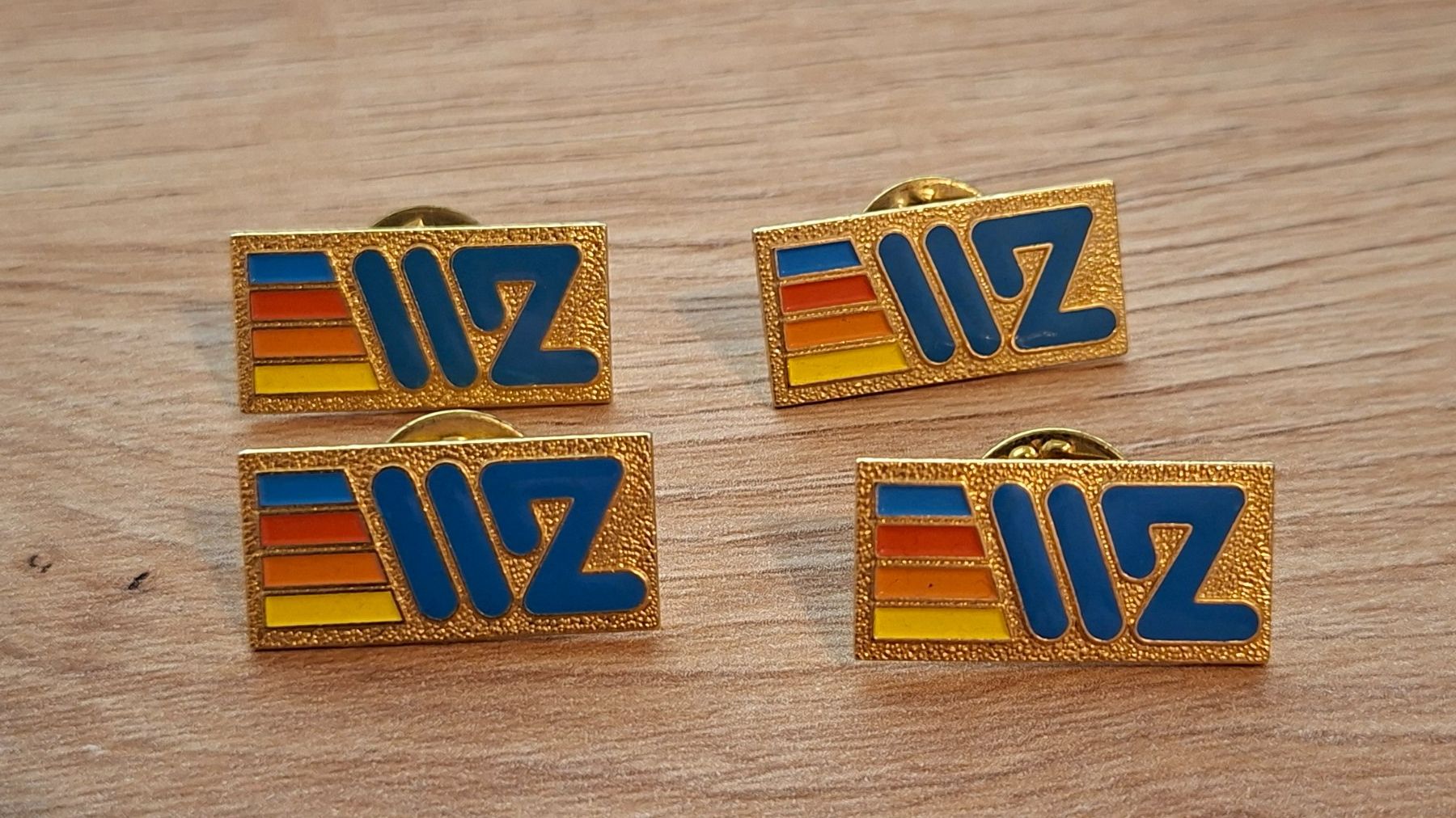 Plaquettes & Badges: 4x WWZ Ansteckpin – D'occasion à Goldau par Sarantantan