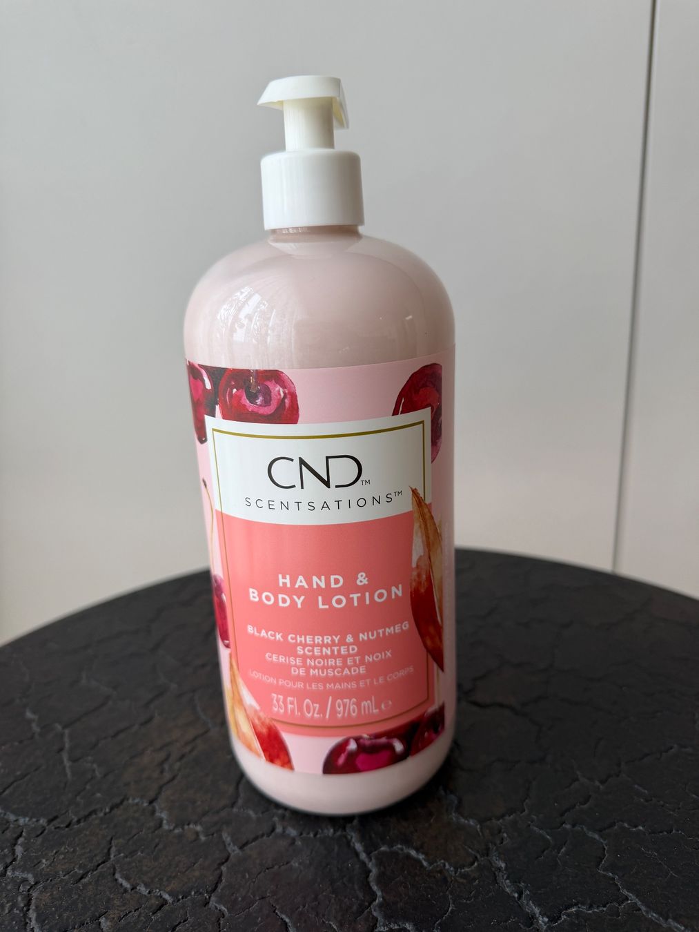 Idratazione: CND BLACK CHERRY & NUTMEG HAND & BODY LOTION – Nuovo (secondo la descrizione) da Ehrendingen venduto da Nr.7