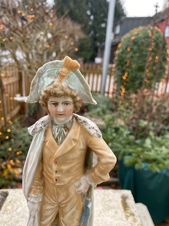 Statuette: Porzellanfigur junger Mann ca 1900 Napoleon jun.? – Usato da Wil SG venduto da nicetohave54 1