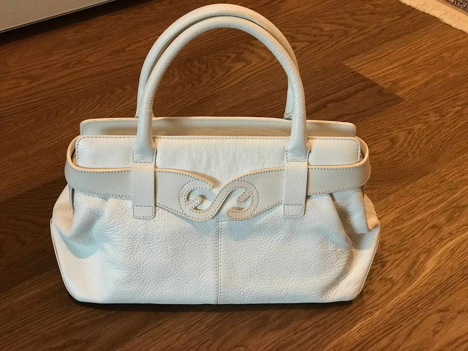 Escada Taschen für Damen: ESCADA Handbag White leather – Gebraucht aus Erlenbach ZH von topchick 1