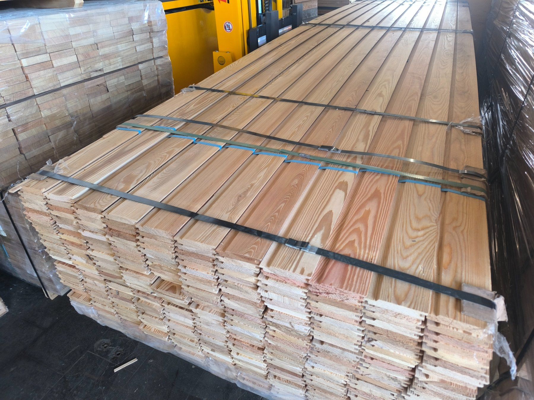 Articoli in legno: Stülpschalung Täfer Sichtschutz Leisten – Usato da Basel venduto da e-swiss 7