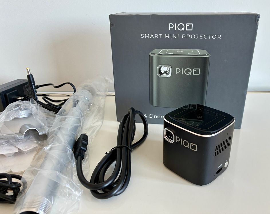 Vidéoprojecteurs: PIQO Smart Mini Projektor - Heimkino für unterwegs! – D'occasion à Zürich par tersus1981 1