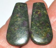 Cabochon Set gelocht L-6820 – 1 Paar Rubin Fuchsit – je ca.