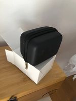 Adaptateur neuf, sert aussi de chargeur via USB intégré