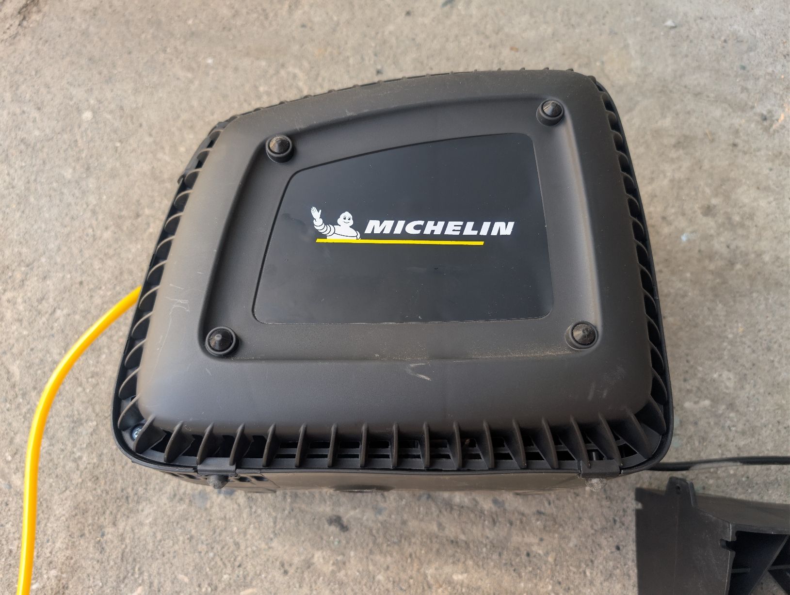 Michelin Compressori: Compresseur d'air portatif Michelin – Nuovo (secondo la descrizione) da Sierre venduto da hkohli