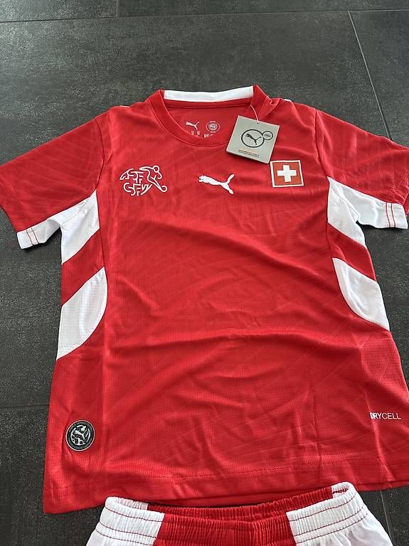Schweizer Nati Scarpe, pantaloni & magliette da ginnastica: Schweizer Nationalmannschaft Kinder-Set Grösse 128 NEU – Usato da Auenstein venduto da Rebberg2014 1