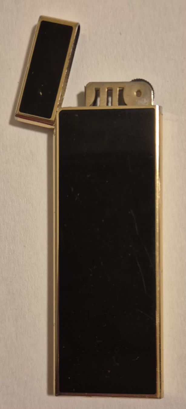 Zenith Accendini: Zenith Briquet Noir et Doré Vintage – Difettoso da Genève venduto da BKYB 1