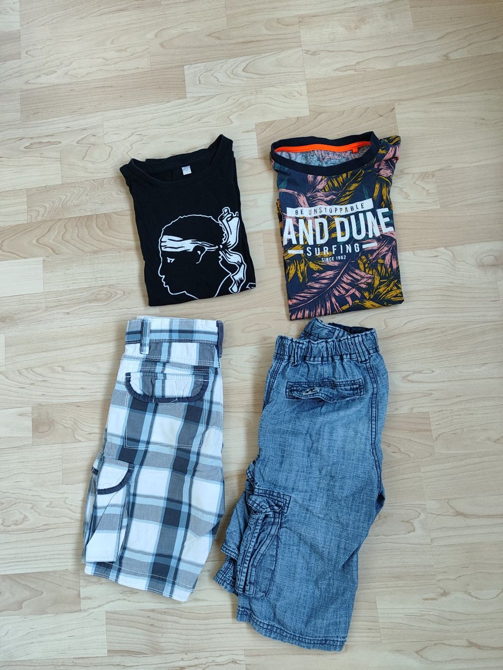 Lotti & Set di vestiti: Shorts und Shirts Gr. 128 – Usato da Seon venduto da Mandes1 3