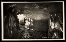 Eisgrotte am Morteratschgletscher mit ei