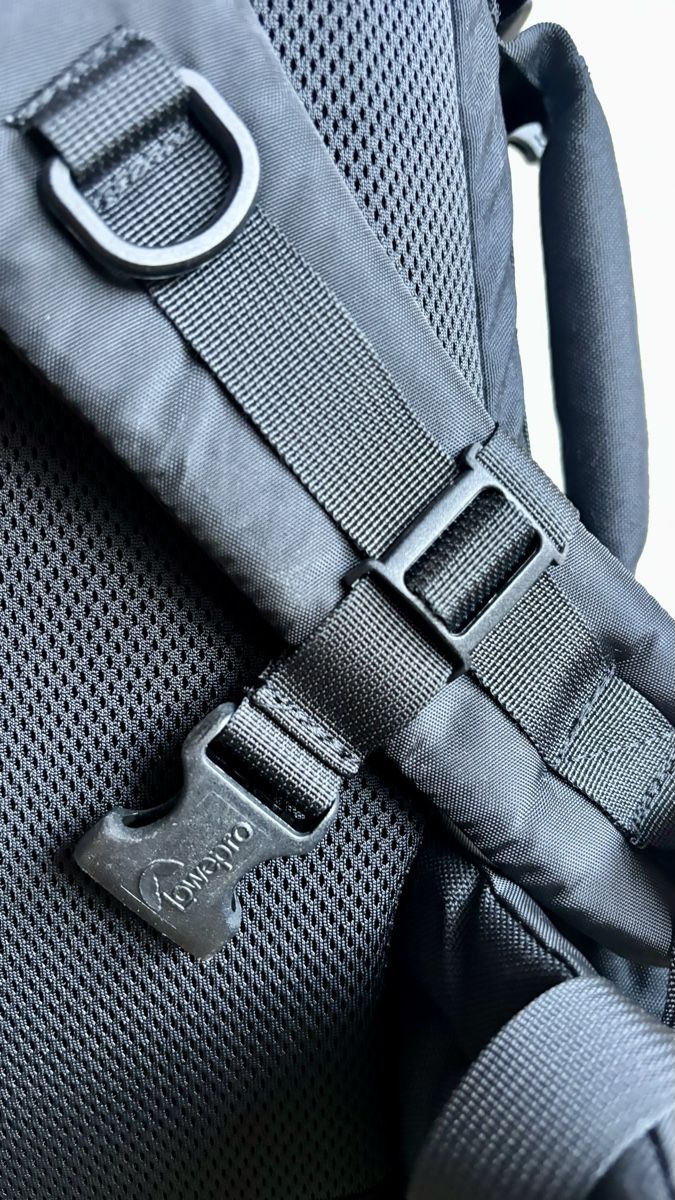 Lowepro Zaini: Neuwertiger Lowepro Photo Trekker Rucksack – Usato da Bern venduto da larrybird 3