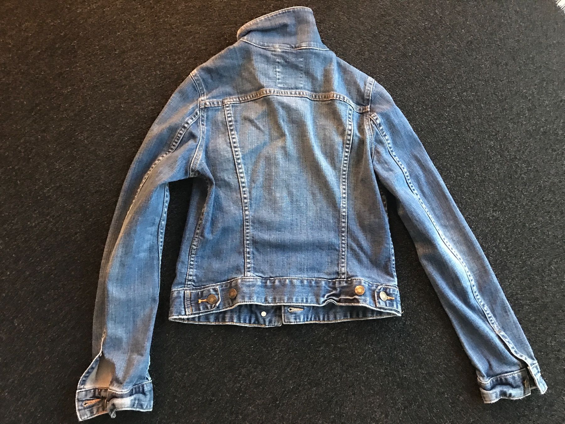 Jacken & Mäntel: Taillierte Jeansjacke Gr 36 – Gebraucht aus St. Margrethen SG von kellenbh 1