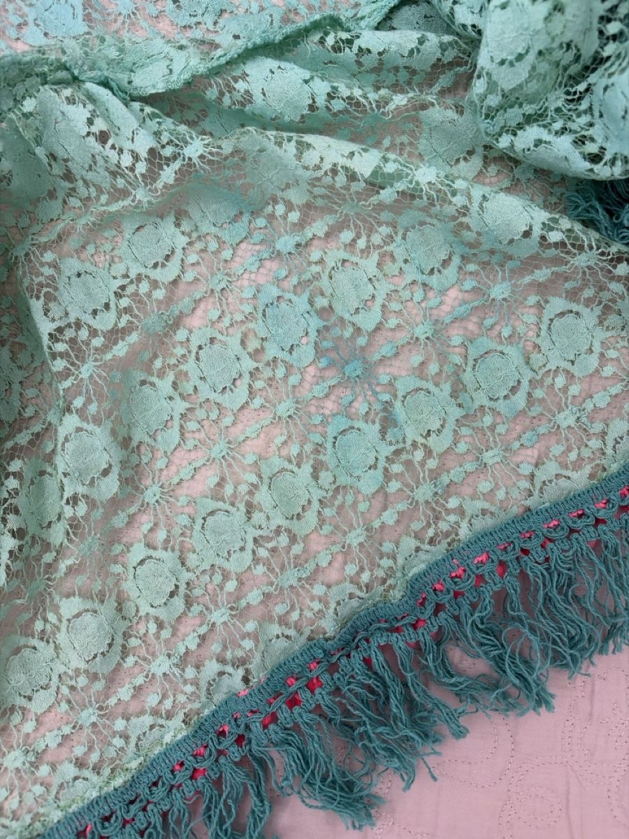 Altro in Moda donna:     Beautiful lace cape  – Usato da Wallisellen venduto da Chatswood_8hwh 3