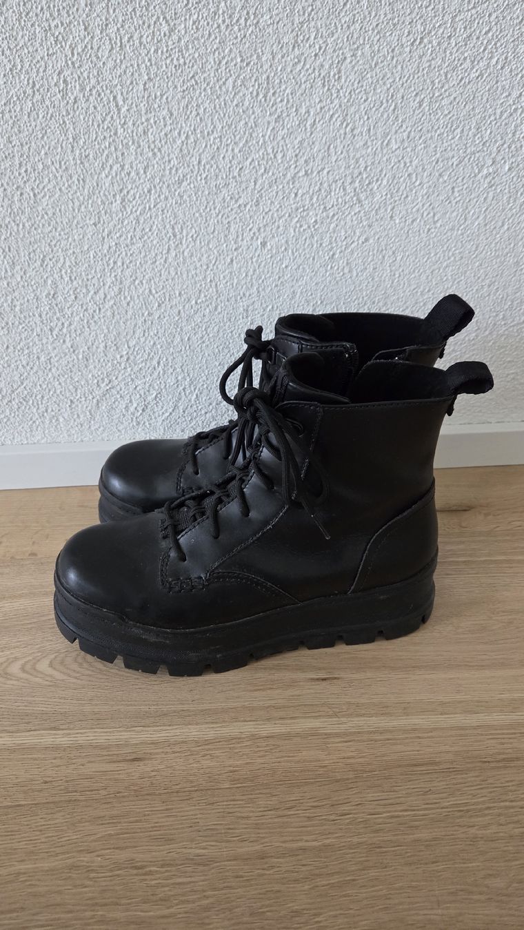 Ugg Damenschuhe: Ugg Lederboots – Neu (gemäss Beschreibung) aus Winznau von Lauralavera1 1