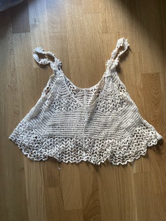 Top crochet vintage beige, parfait pour l'été! Taille S