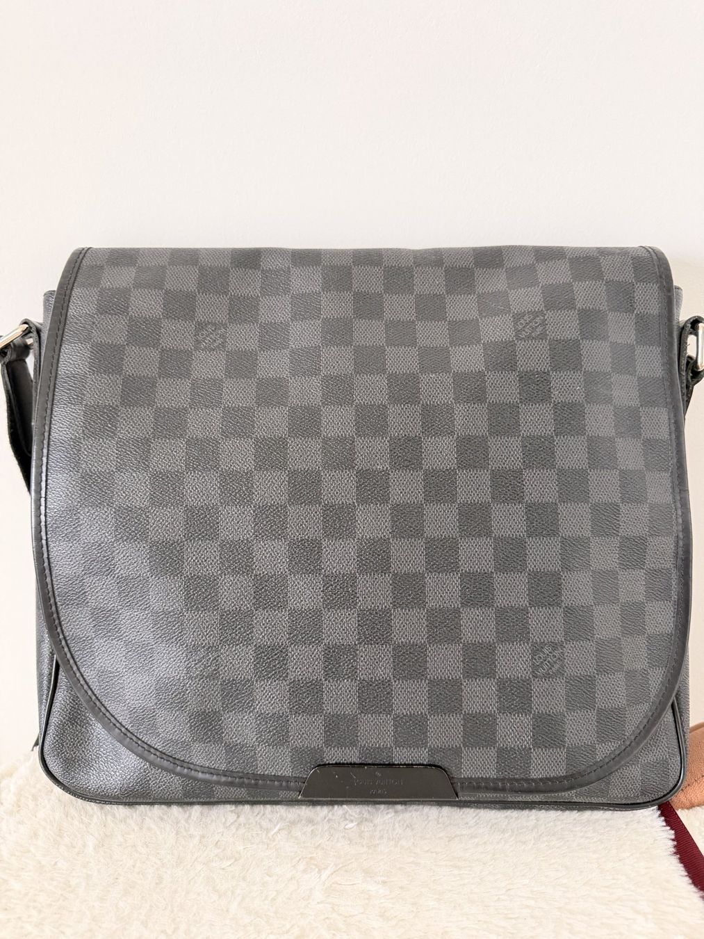 Louis Vuitton Borse: Louis Vuitton Daniel MM Damier Graphite - Bon état – Usato da Yverdon-les-Bains venduto da zchtc2012