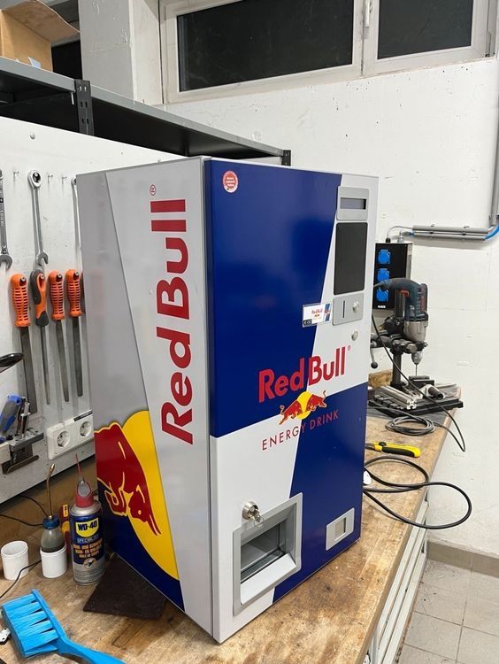 Seltener Red Bull Getränkeautomat (Neu (gemäss Beschreibung)) in Zug ...
