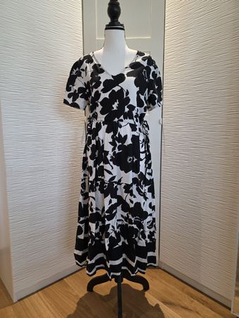 Blumenkleid, Schwarz/Weiss, Gr. M, Top Zustand