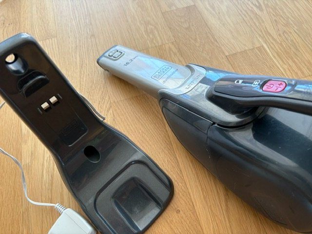 Staubsauger & Zubehör: Handstaubsauger BLACK & DECKER aufladbar – Gebraucht aus Zürich von Sonnenblume_65 5