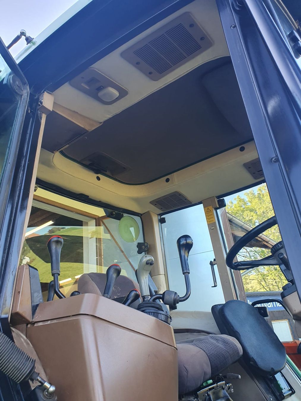 John Deere Trattori: John Deere 6900 – Usato da Leuggern venduto da Seafarmer 2