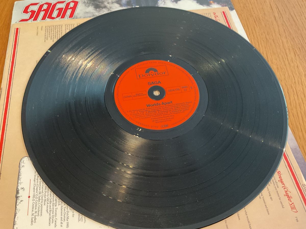 Dischi in vinile: SAGA Worlds Apart Vinyl LP Polydor – Usato da Steinach venduto da Quarkie 2