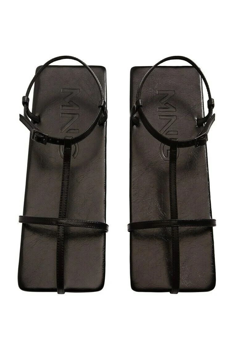 Mango Damenschuhe: MANGO Sandals Black 36-37 Flat Strappy Leather – Gebraucht aus Zürich von Allwelcome 1