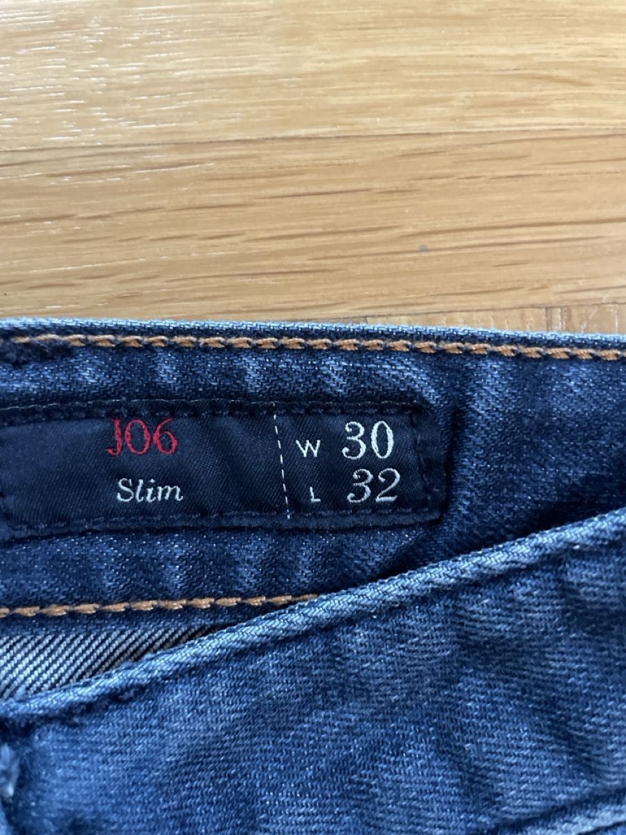 Armani Jeans: Armani Jeans 30 – Usato da Winterthur venduto da tab_fp6s 2