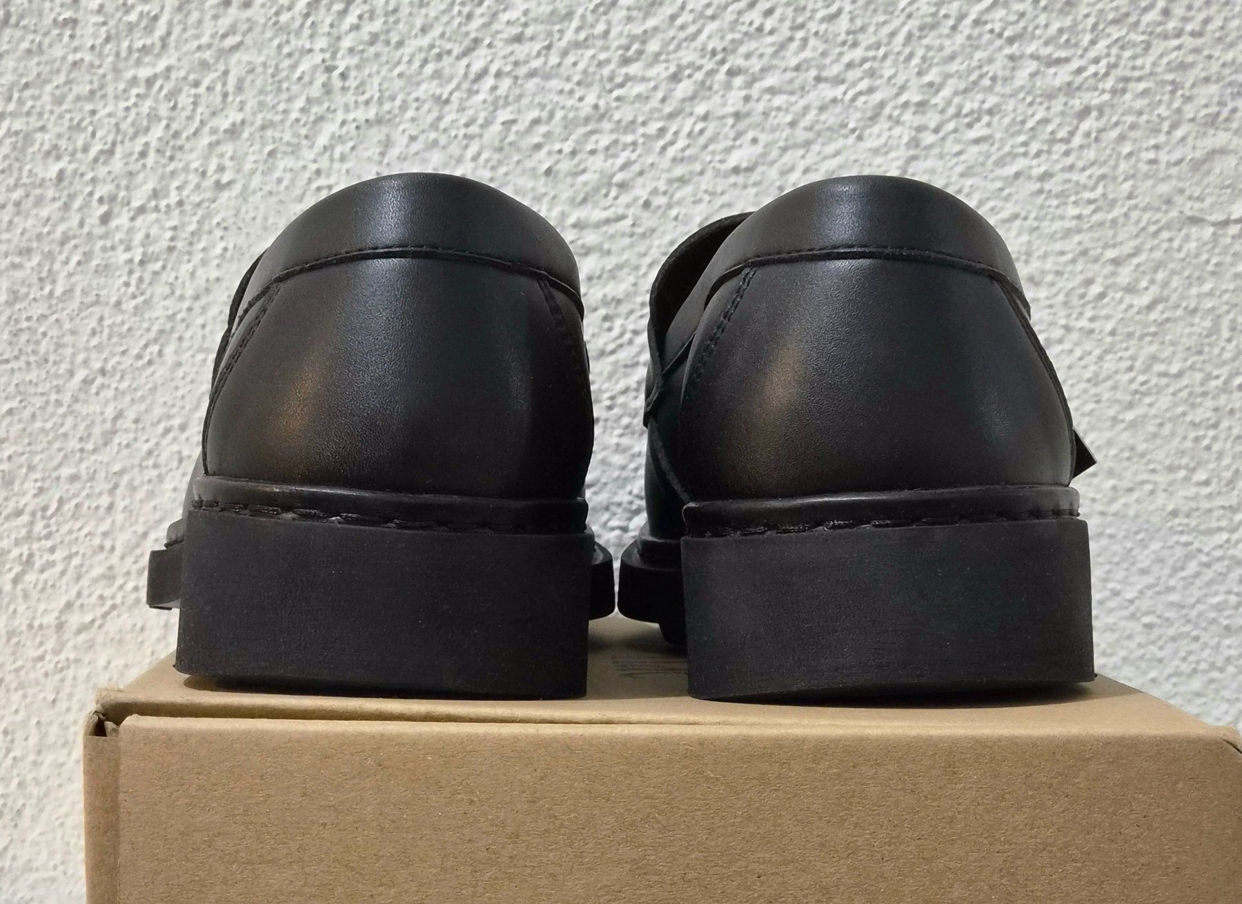 Herrenschuhe: Schwarze Slipper / Schlupfschuhe – Neu und originalverpackt aus Zürich von New_username 2