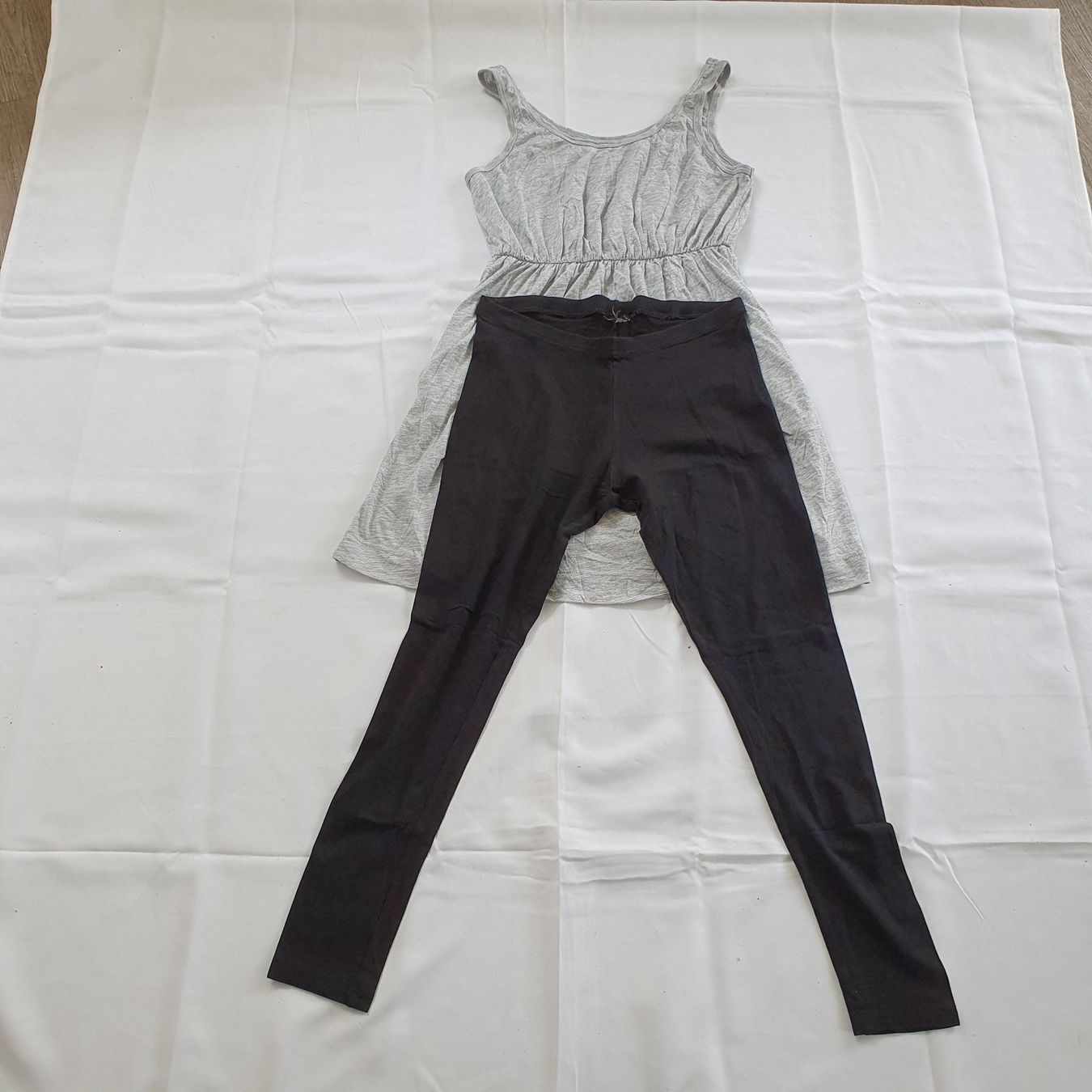Tops: hängerli Top mit Leggins S – Gebraucht aus Niederbuchsiten von klengyel