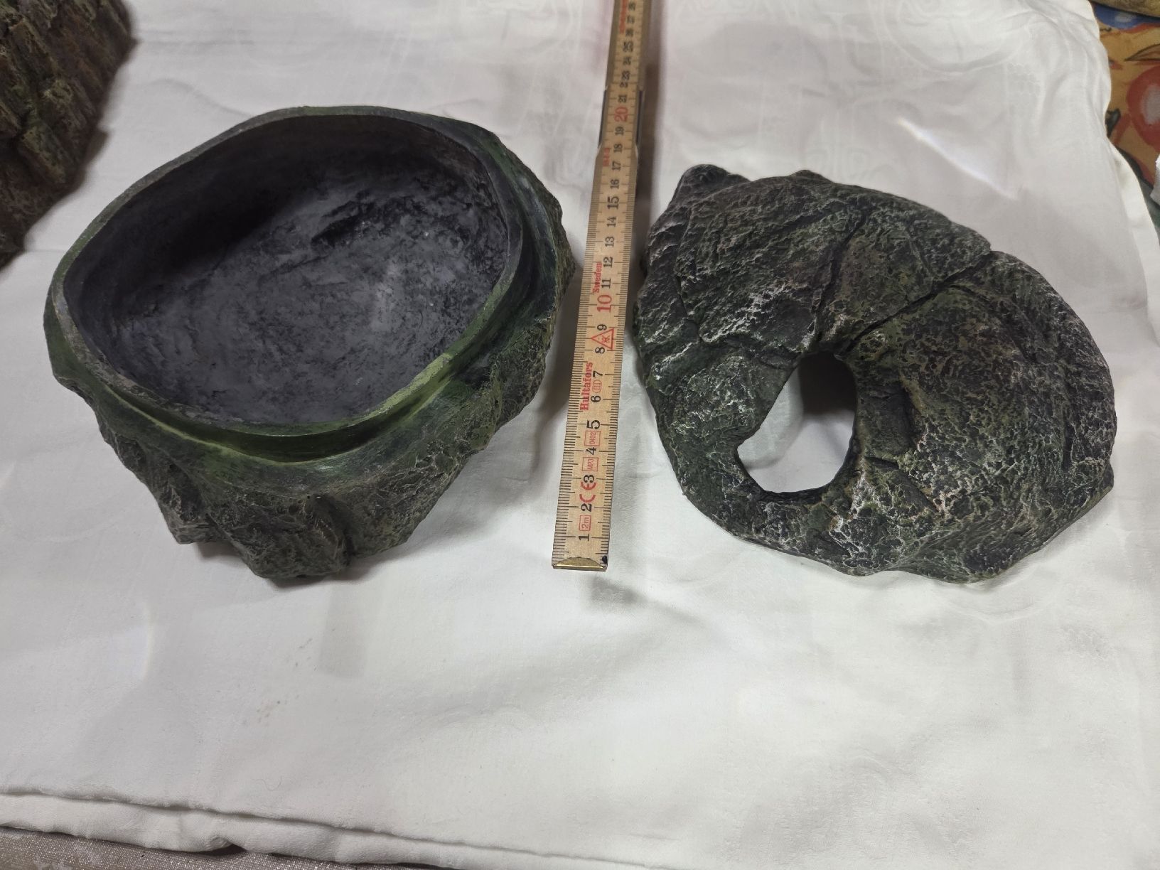 Alle Dekorationen: grotte pour reptile ou autres – Gebraucht aus Neuchâtel von pasprie