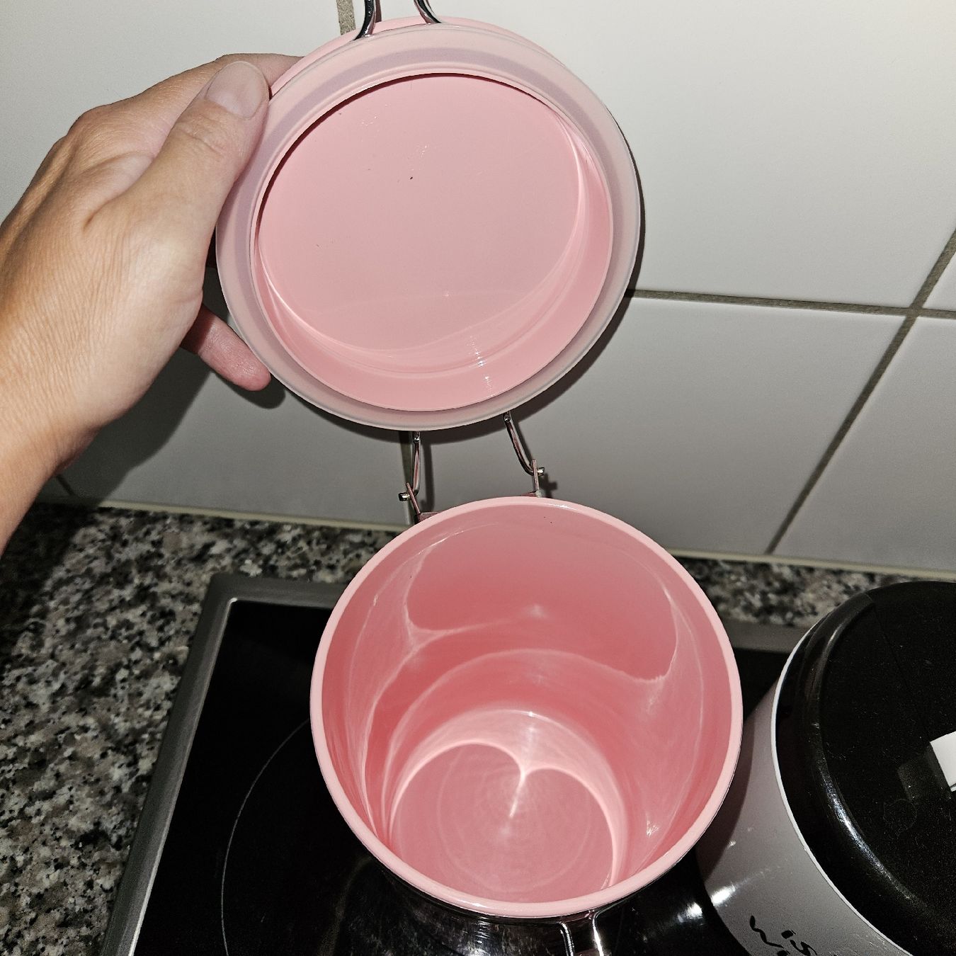 Behälter & Ähnliches: Dose für Tierfutter pink neu – Gebraucht aus Au ZH von plumi21 1