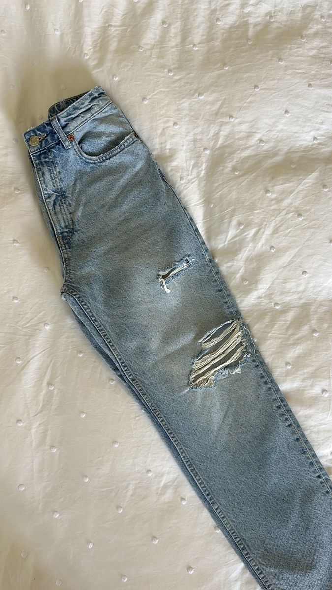 Zara Jeans: Jean troué taille haute Zara, taille 36 – Usato da Monthey venduto da cel_k2h8 2