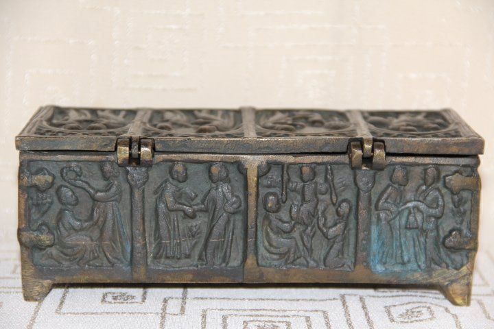 Truhen: Grande   antique  coffret en bronze . – Gebraucht aus Praz (Vully) von pikuluka1 4