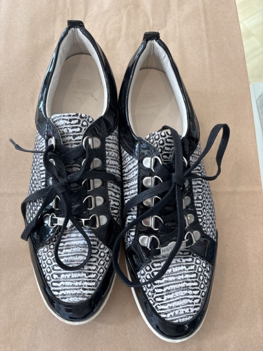 Navyboot Scarpe da donna: Sneaker Navyboot schwarz weiss Schlangenoptik Grösse 38 – Usato da Burgdorf venduto da VouSchoen