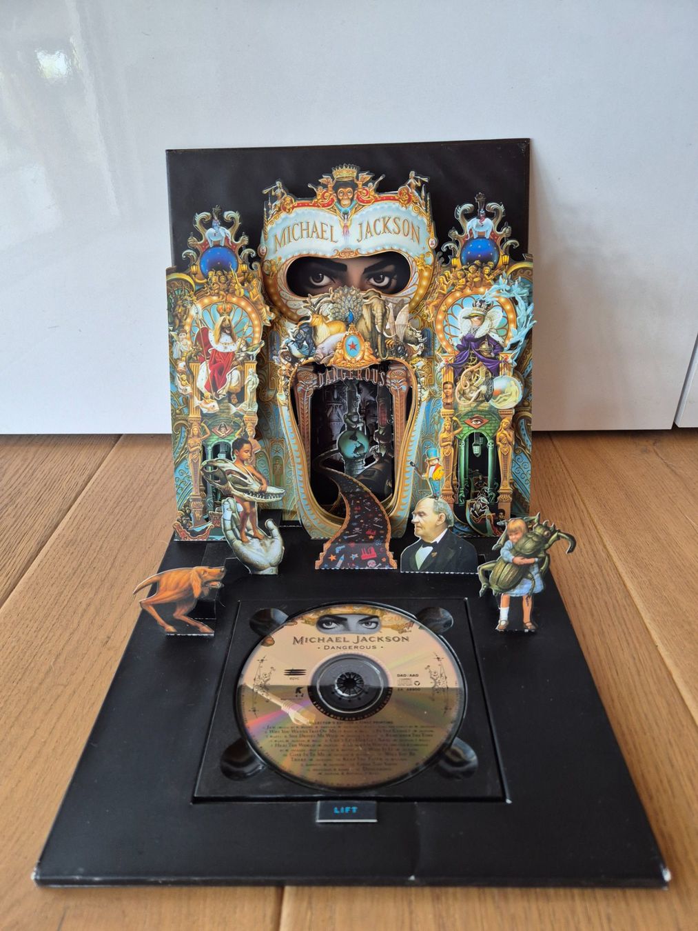 CD: Michael Jackson - Dangerous - édition limitée pop-up! – Usato da Savièse venduto da coeur88