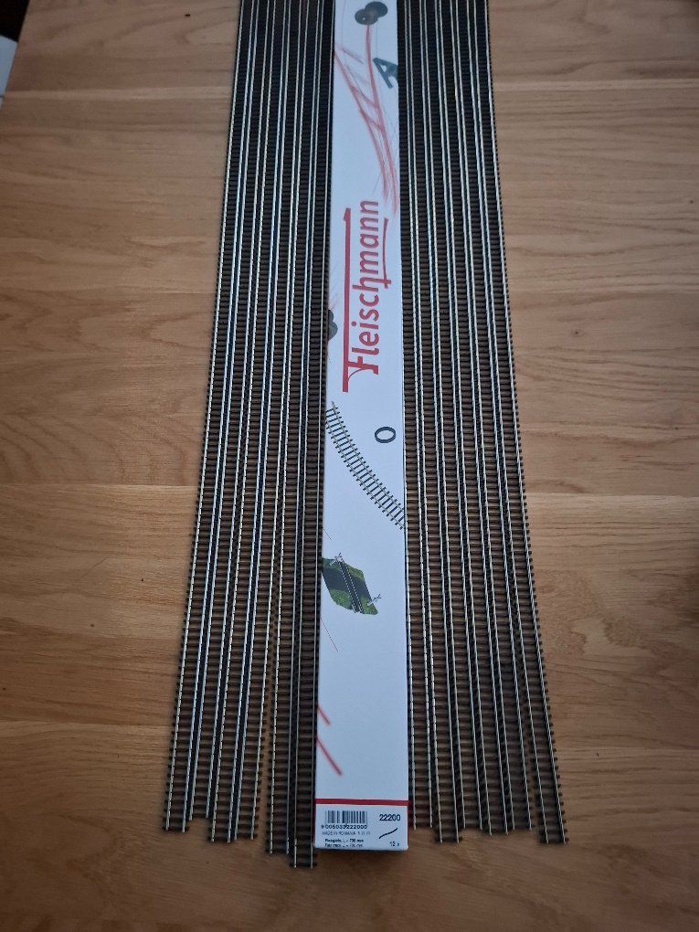 Fleischmann Modellini di ferrovie: Fleischmann Flex-Gleis 22200 Spur N 730 mm – Nuovo e nell'imballaggio originale da Henau venduto da fag_lzx9 2