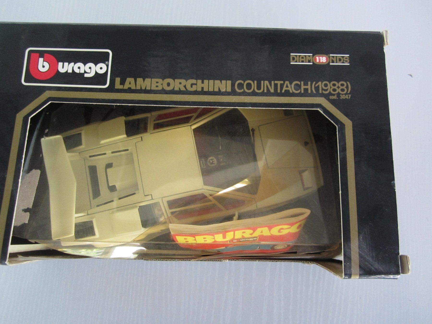 Bburago Voitures modèles: Burago Lamborghini Countach 1988 1-18 Model – Neuf (Voir description) à Dietikon par exclusive-cars-ag 1