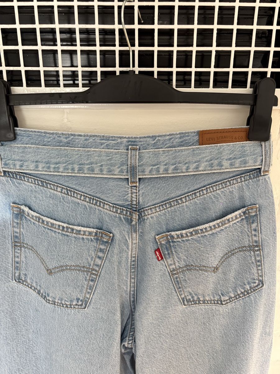 Levi's Jeans: Levis Damen Jeanshose mit Gürtel, hellblau – Nuovo (secondo la descrizione) da Zug venduto da alex___4 5