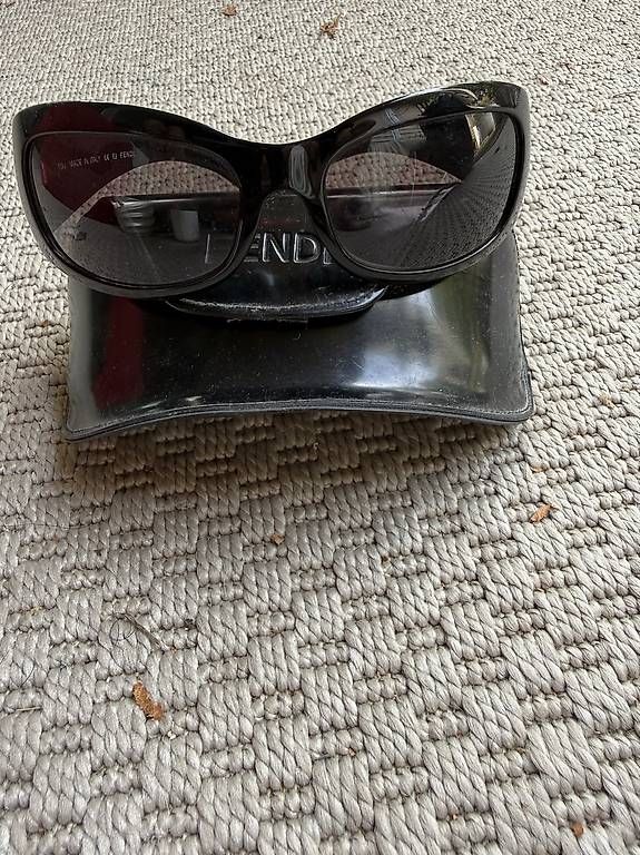 Brillen & Gläser: FENDI Sonnenbrille mit Steine  – Gebraucht aus Bolligen von Feremez